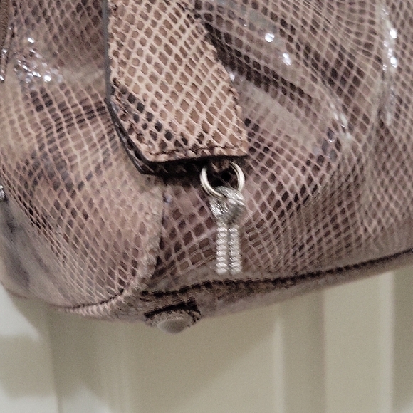 Chic Snake Print Shoulder Bag - Picture 8 of 16